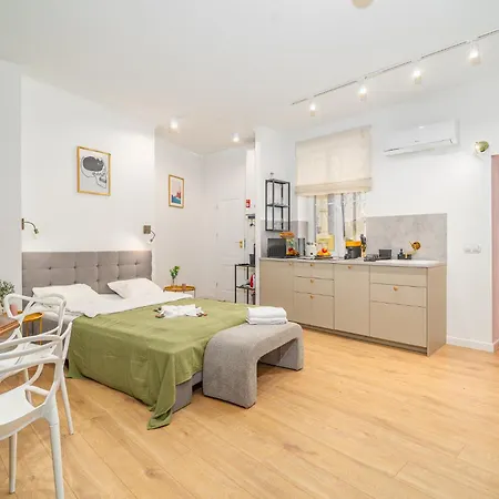 Old Town - Location, Balcony - By Rentujemy *